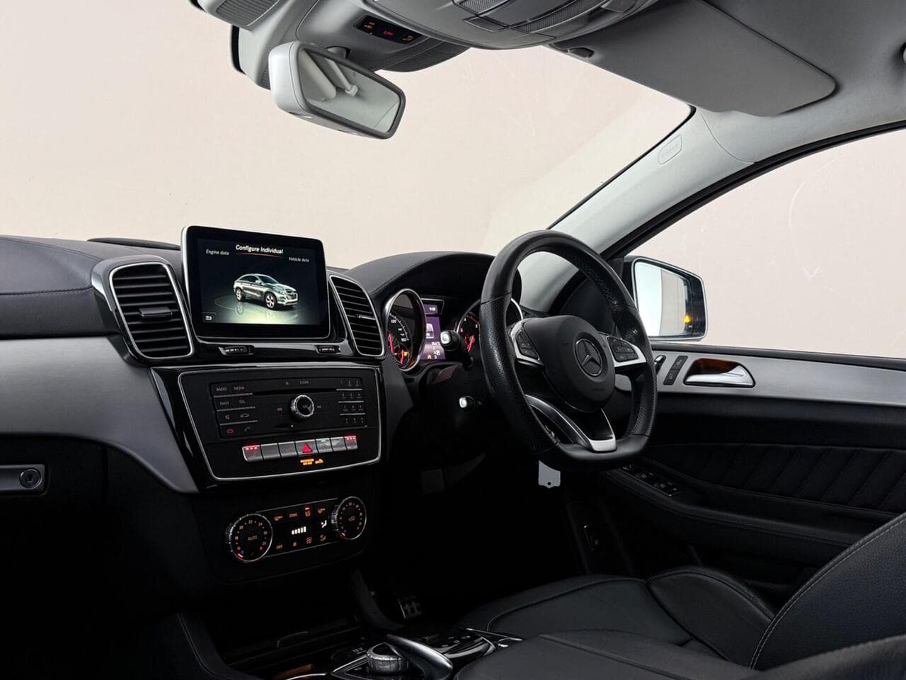 Mercedes-Benz GLE thumbnail Interior Front