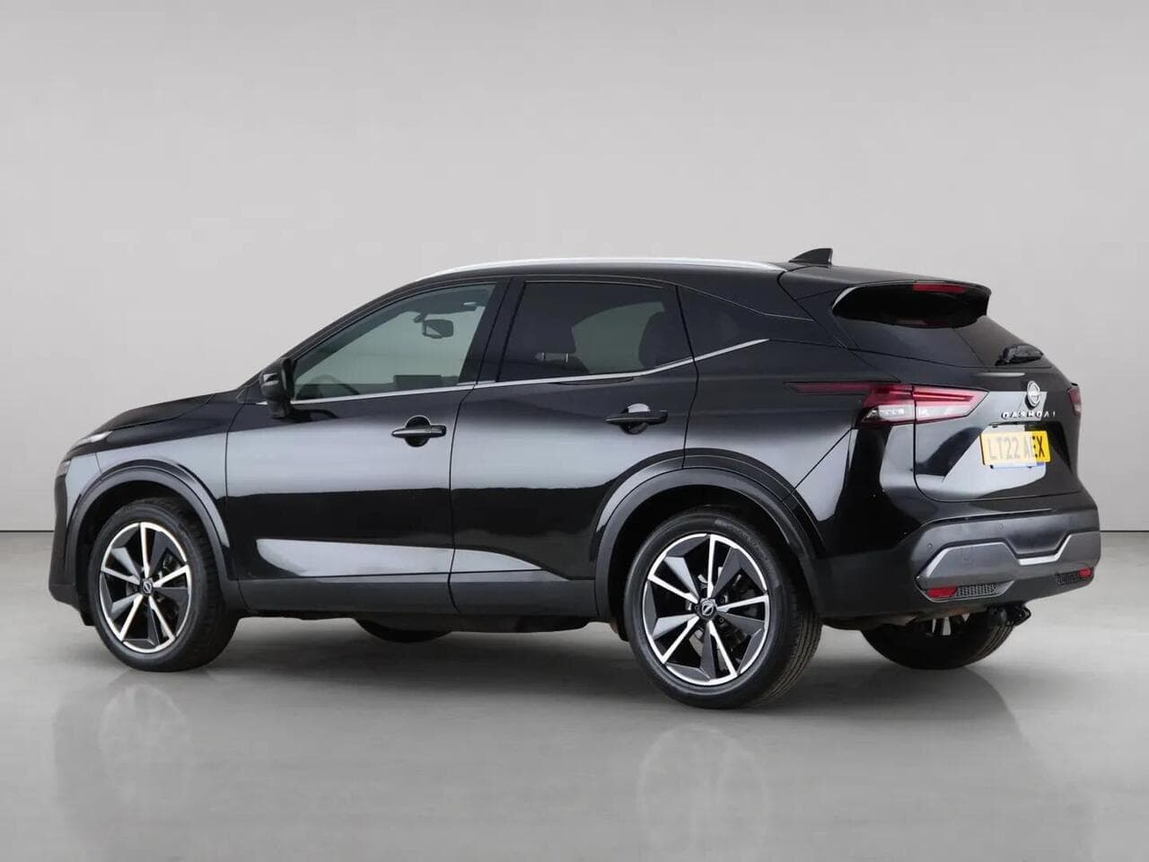 Nissan Qashqai thumbnail Side Left