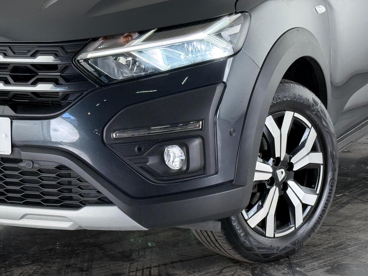 Dacia Sandero Stepway thumbnail Lights Front