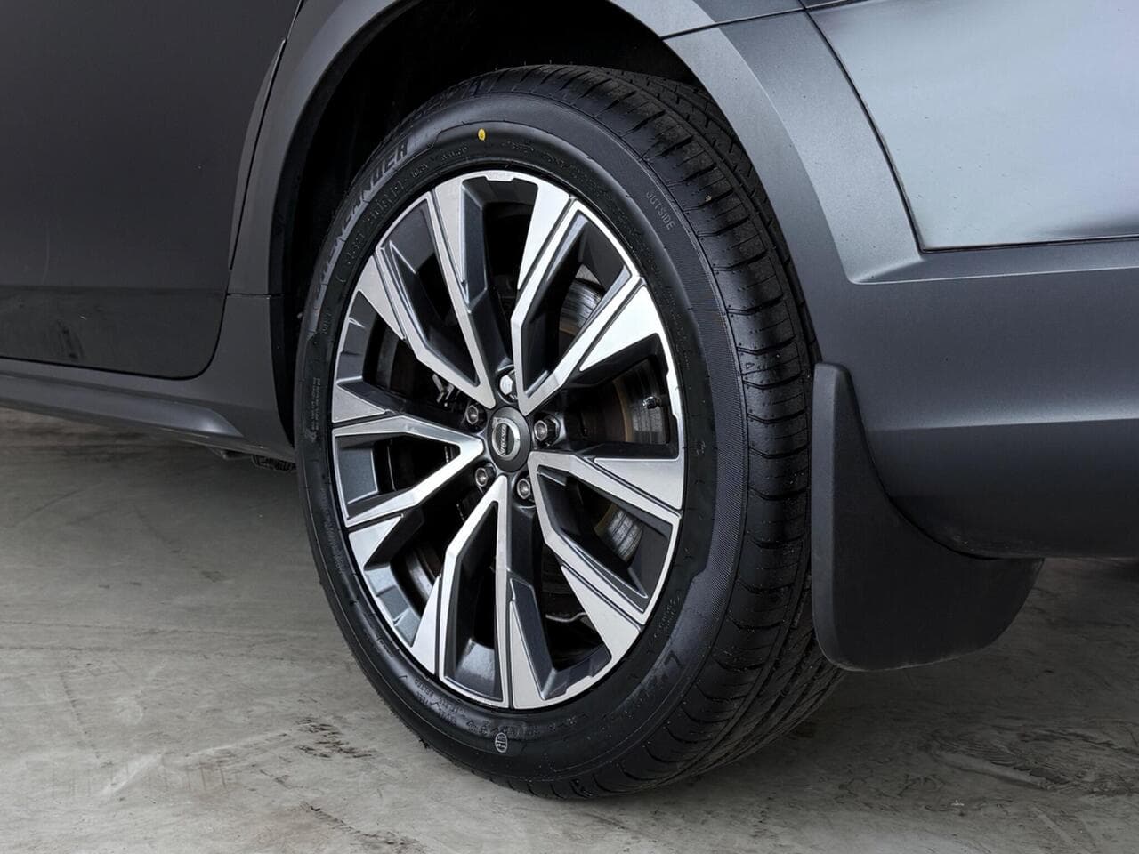 Volvo V90 Cross Country thumbnail Wheel