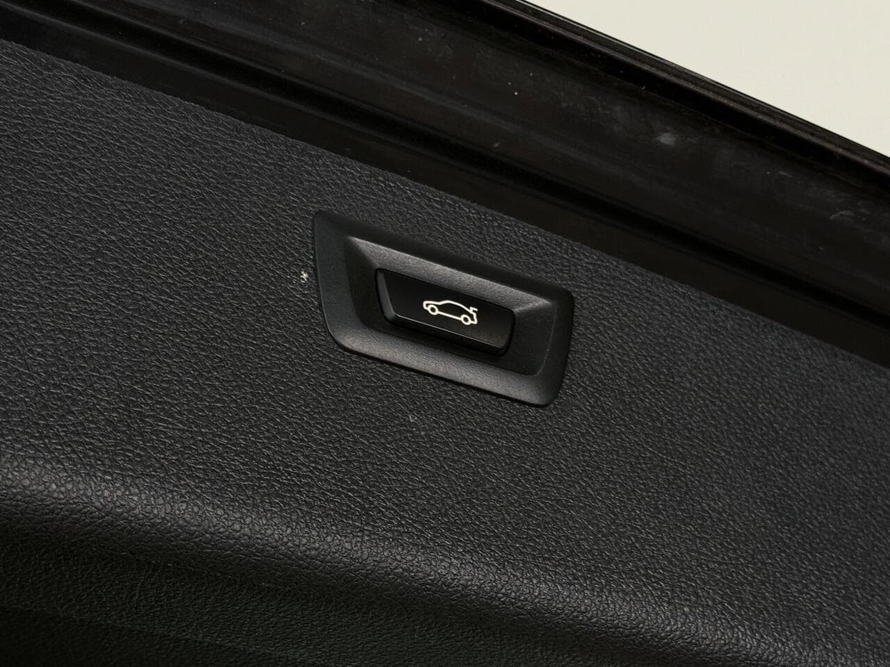 BMW 3 Series thumbnail Misc Controls