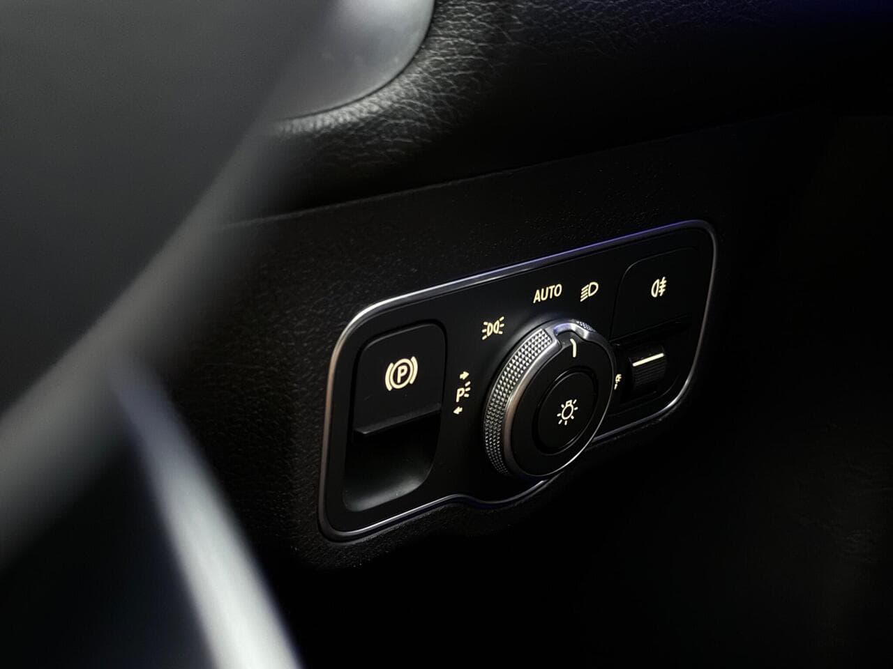 Mercedes-Benz GLB thumbnail Misc Controls