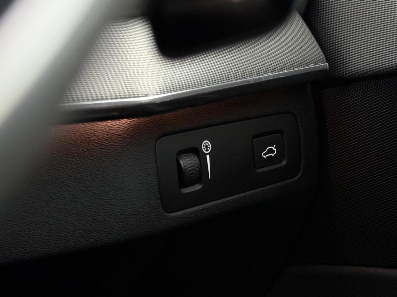 Volvo XC90 thumbnail Misc Controls