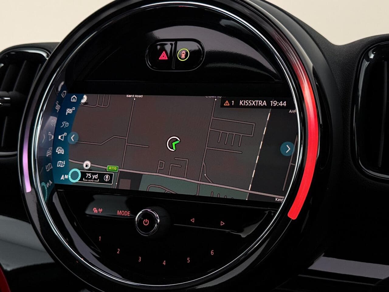 MINI Countryman thumbnail Infotainment System