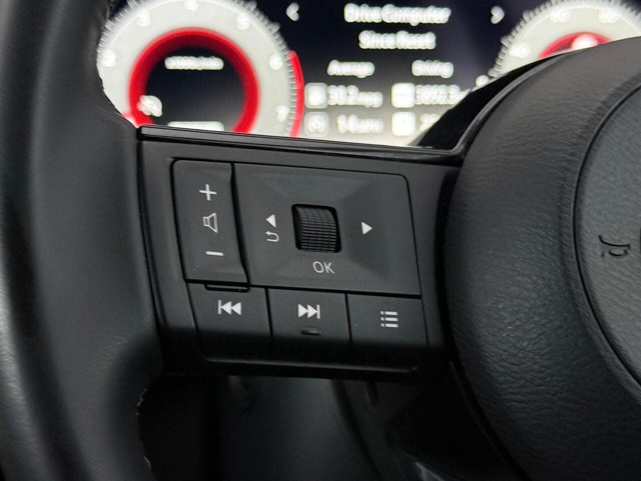 Nissan Qashqai thumbnail Misc Controls