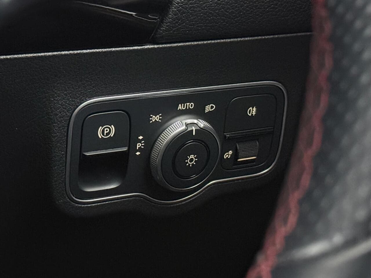 Mercedes-Benz GLA thumbnail Misc Controls