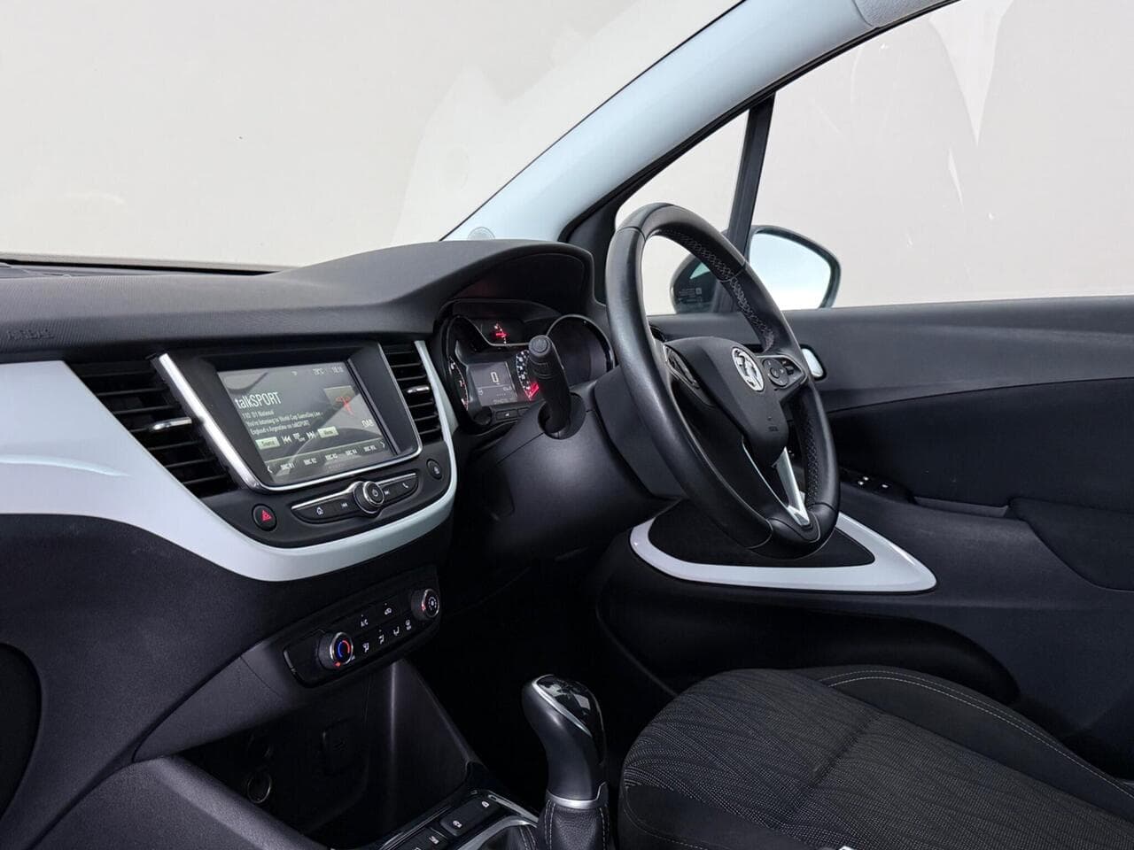 Vauxhall Crossland X thumbnail Interior Front
