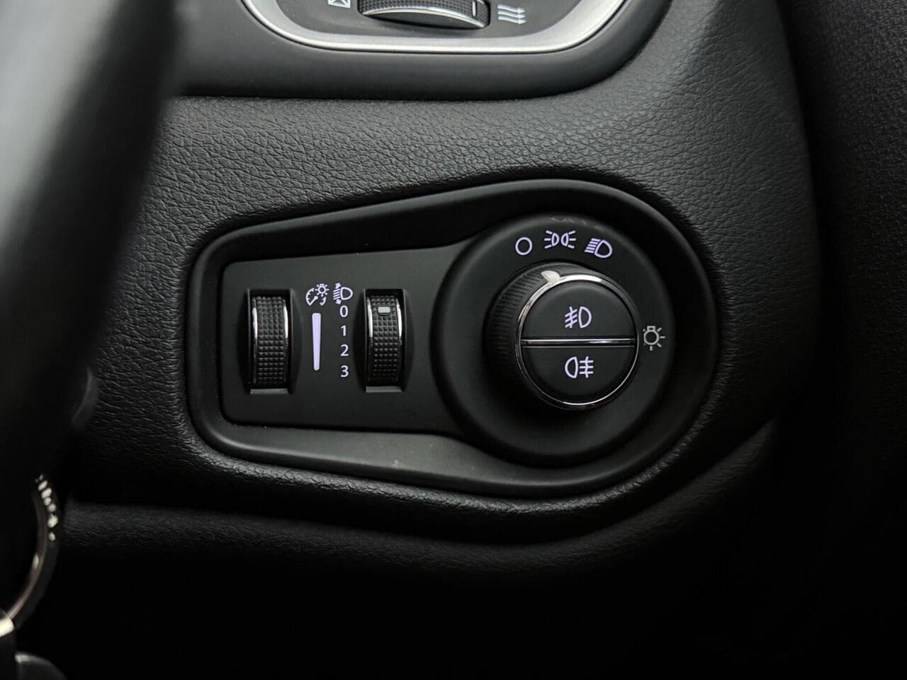 Jeep Renegade thumbnail Misc Controls