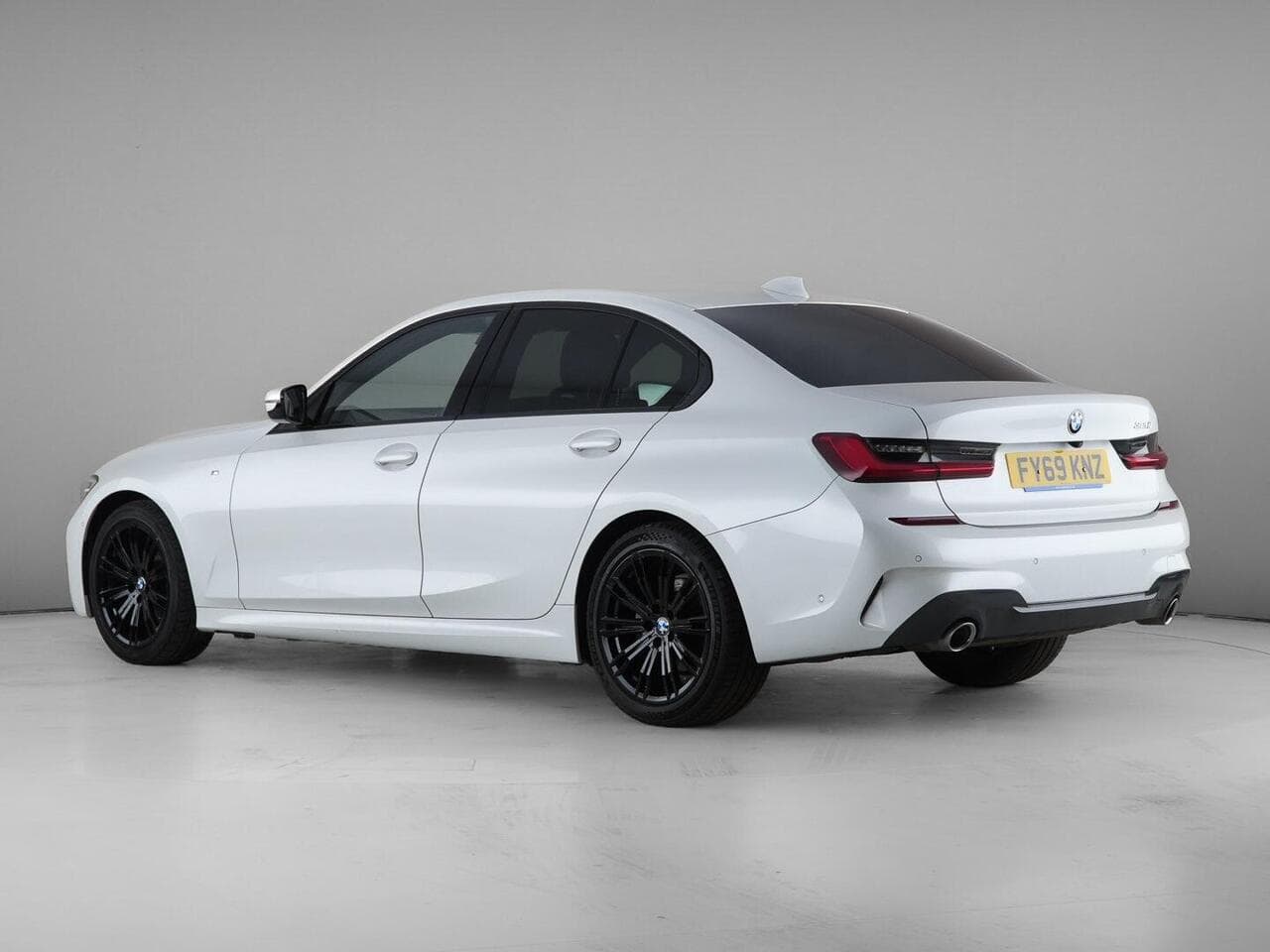 BMW 3 Series thumbnail Rear Left