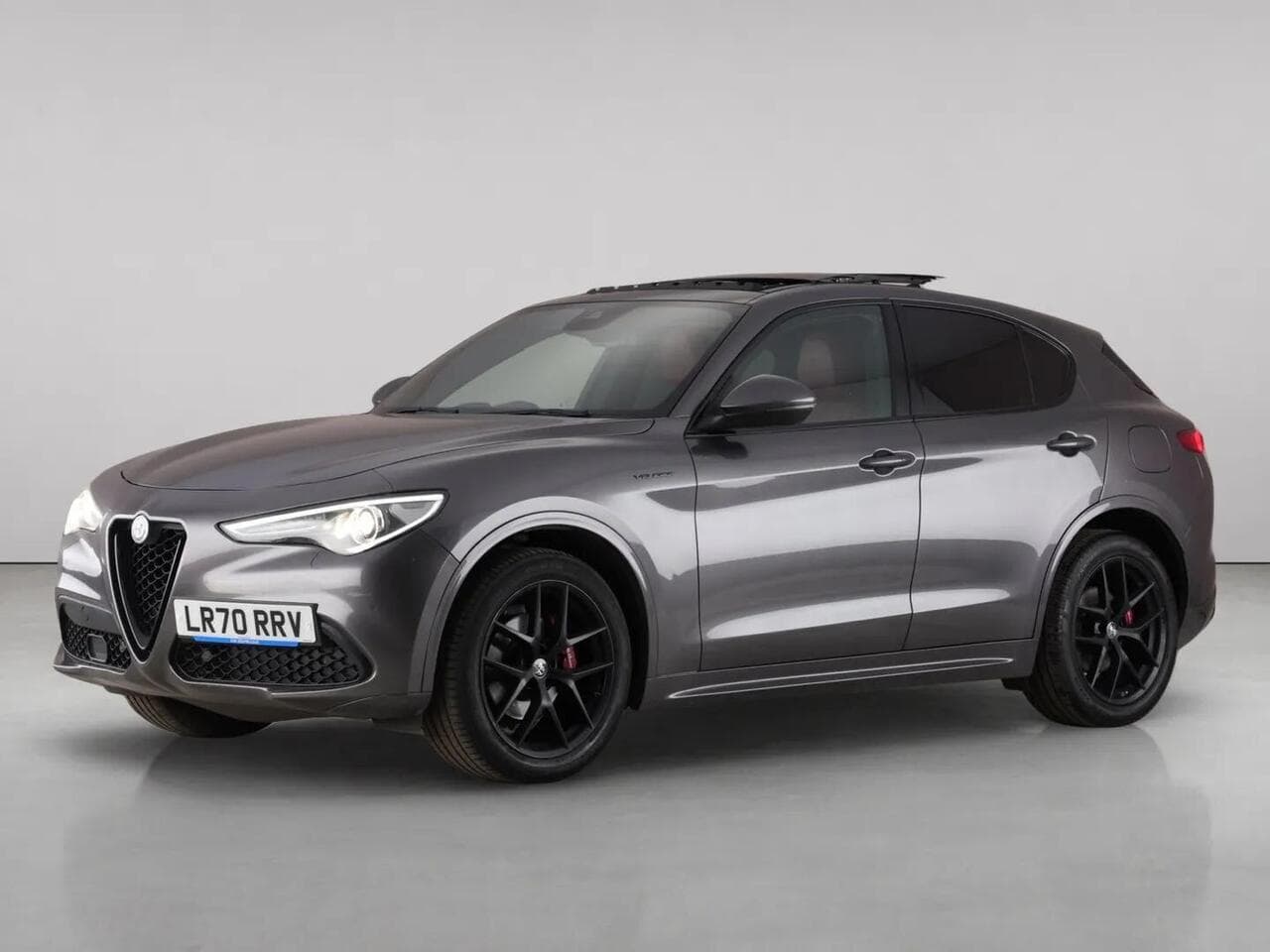 Alfa Romeo Stelvio thumbnail Front Left