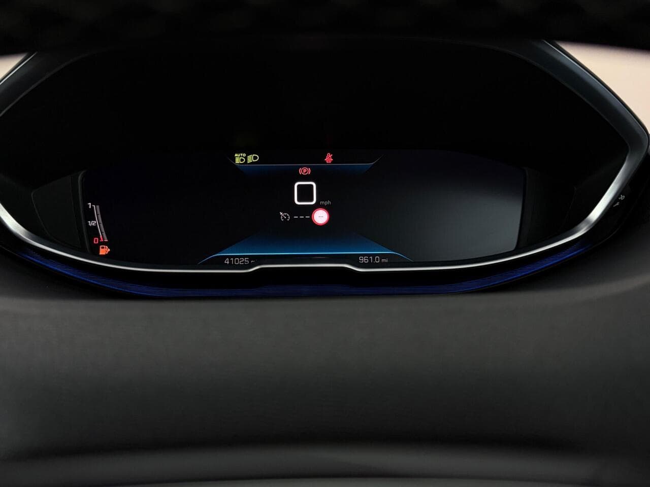 Peugeot 5008 thumbnail Driver Instruments