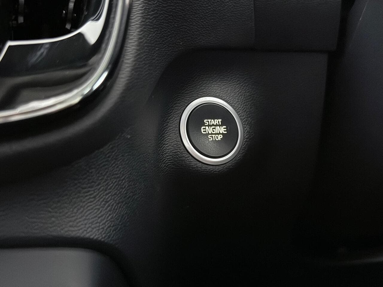Volvo XC40 thumbnail Misc Controls