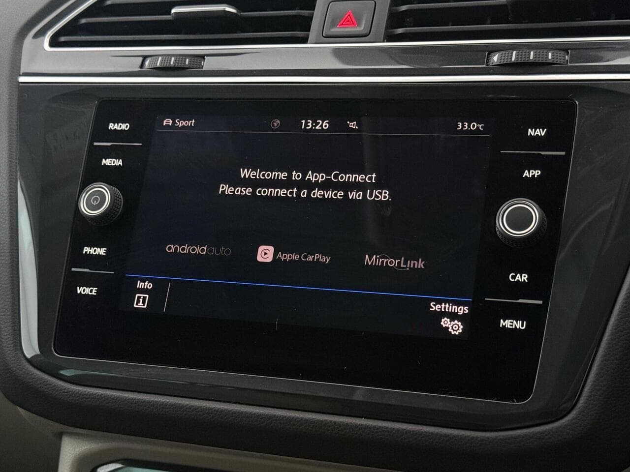 Volkswagen Tiguan thumbnail Infotainment System