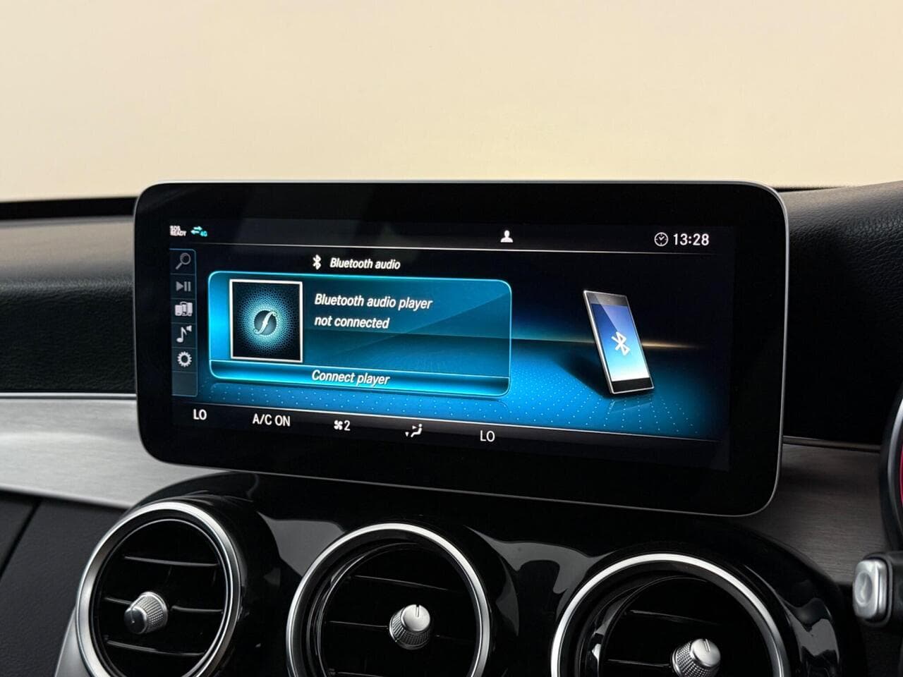 Mercedes-Benz C Class thumbnail Infotainment System