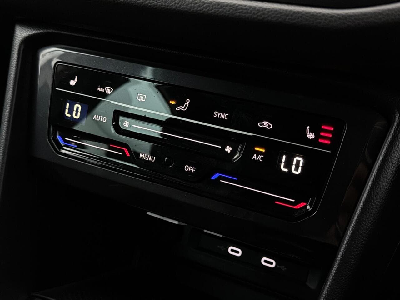 Volkswagen Tiguan thumbnail Infotainment System