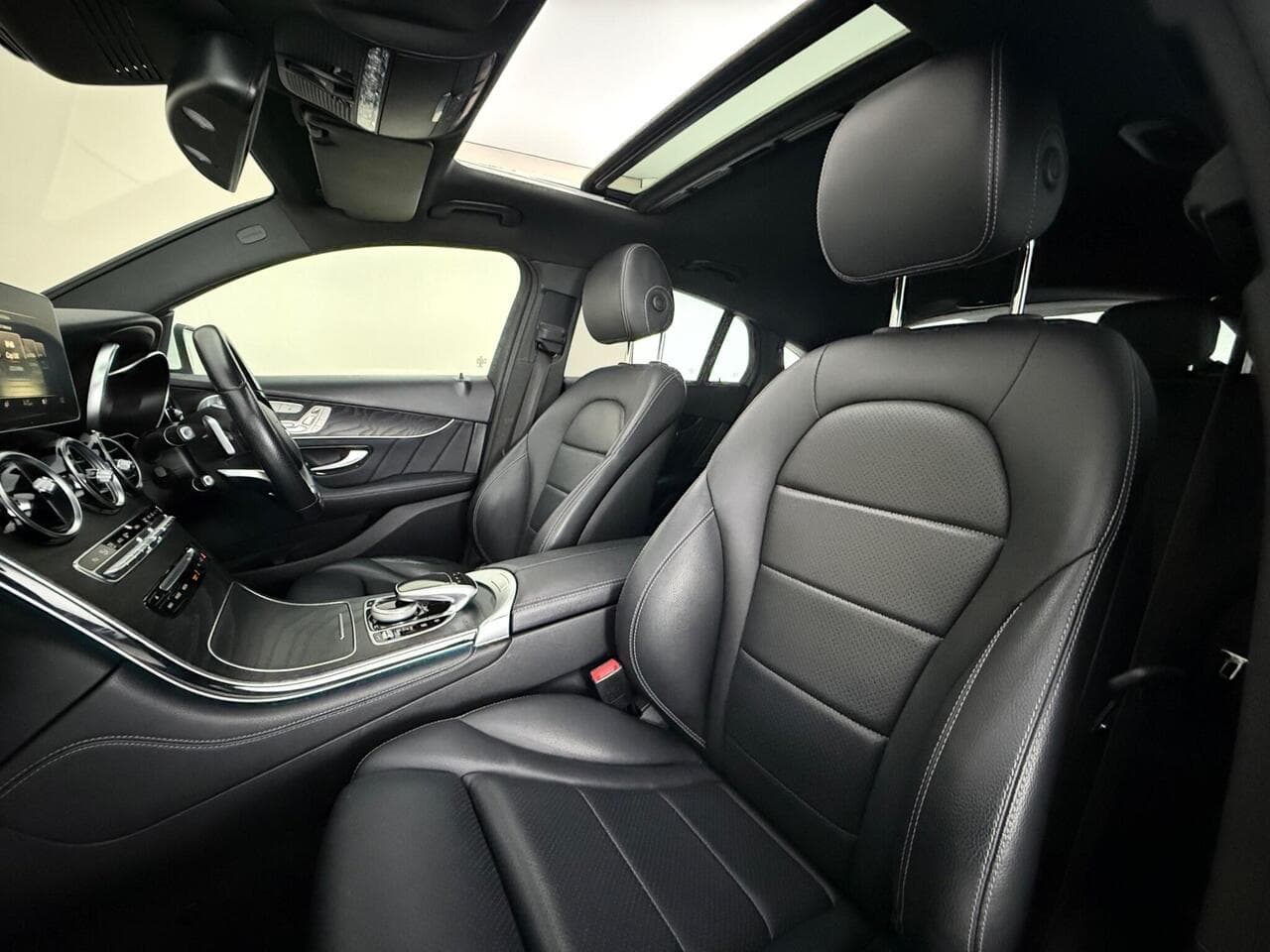 Mercedes-Benz GLC thumbnail Seat Front Passenger