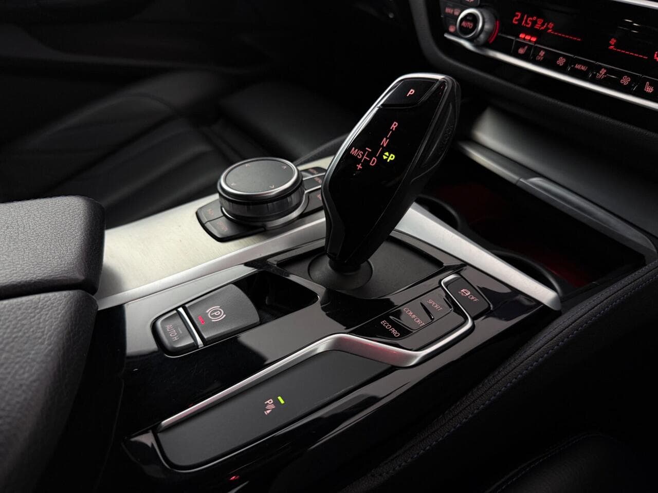 BMW 5 Series thumbnail Interior Front