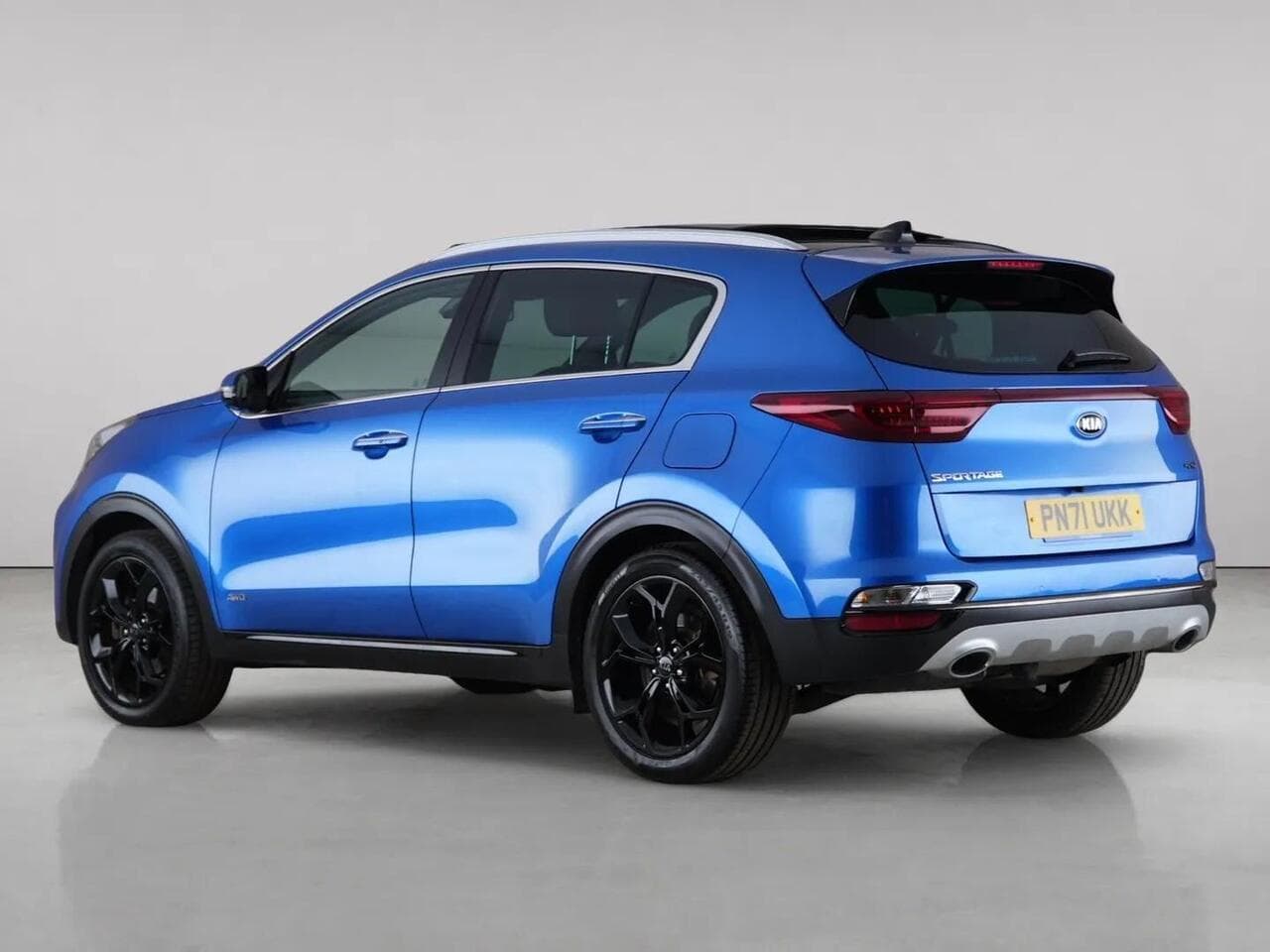 Kia Sportage thumbnail Rear Left