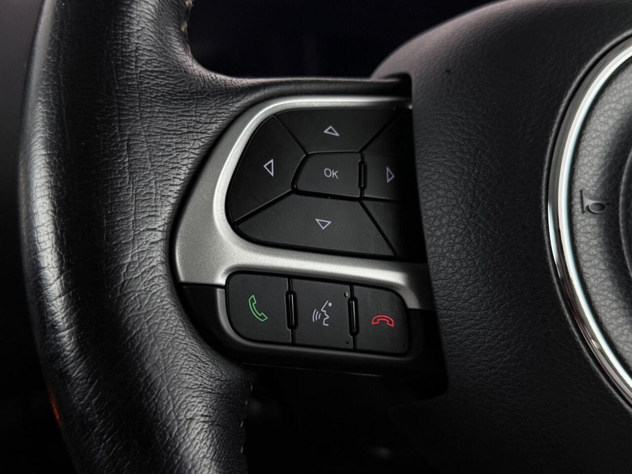 Jeep Renegade thumbnail Misc Controls