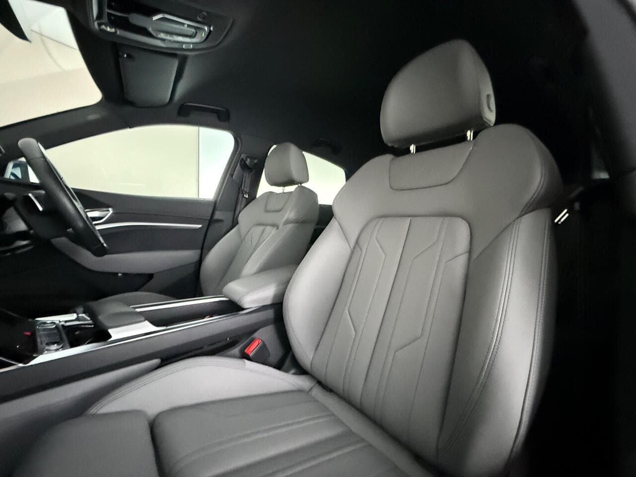 Audi e-tron thumbnail Seat Front Passenger