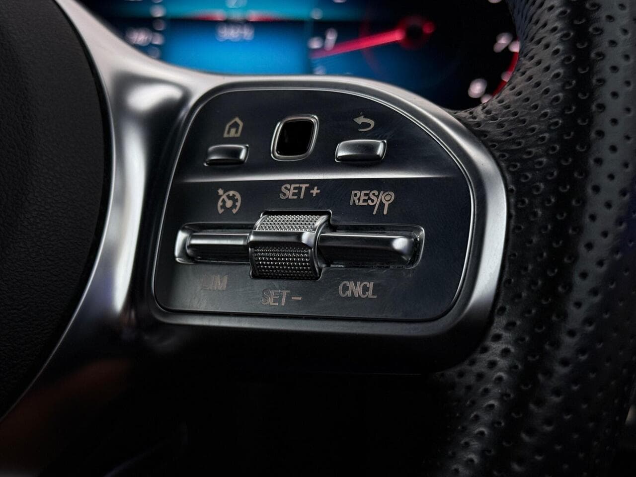 Mercedes-Benz CLA thumbnail Misc Controls