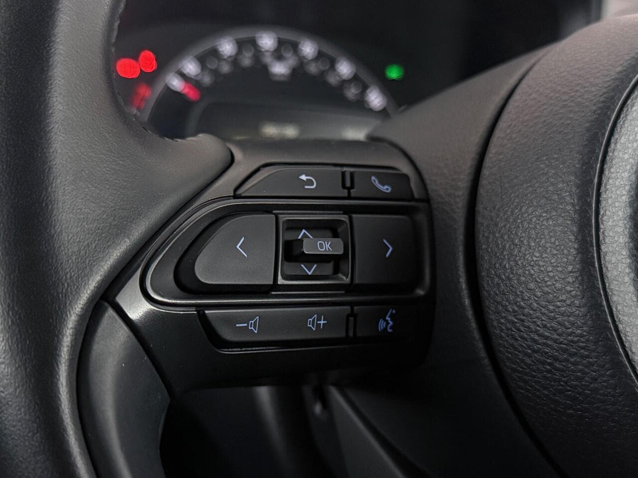 Toyota Aygo X thumbnail Misc Controls