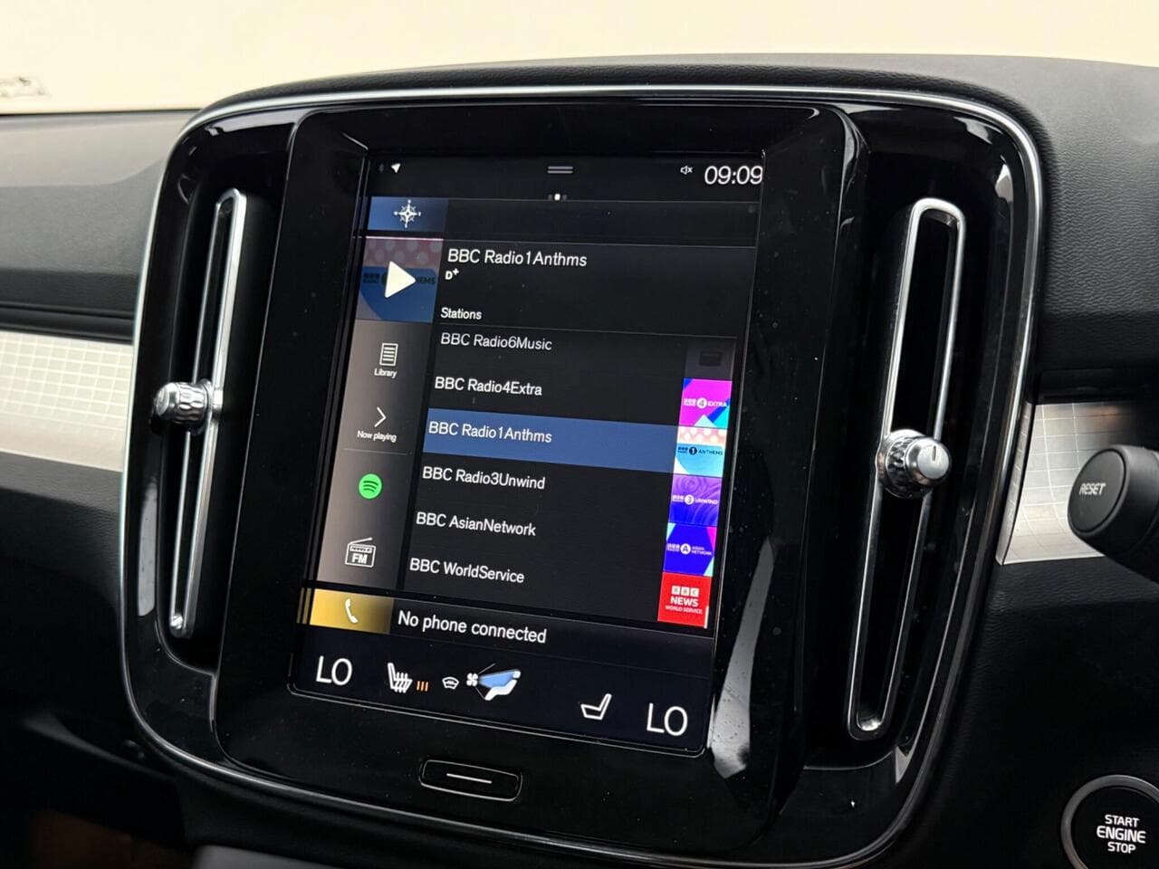 Volvo XC40 thumbnail Infotainment System