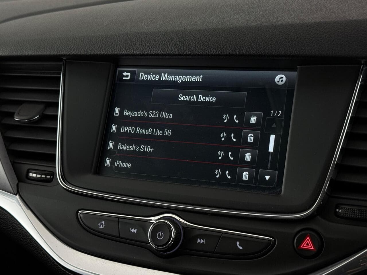 Vauxhall Astra thumbnail Infotainment System