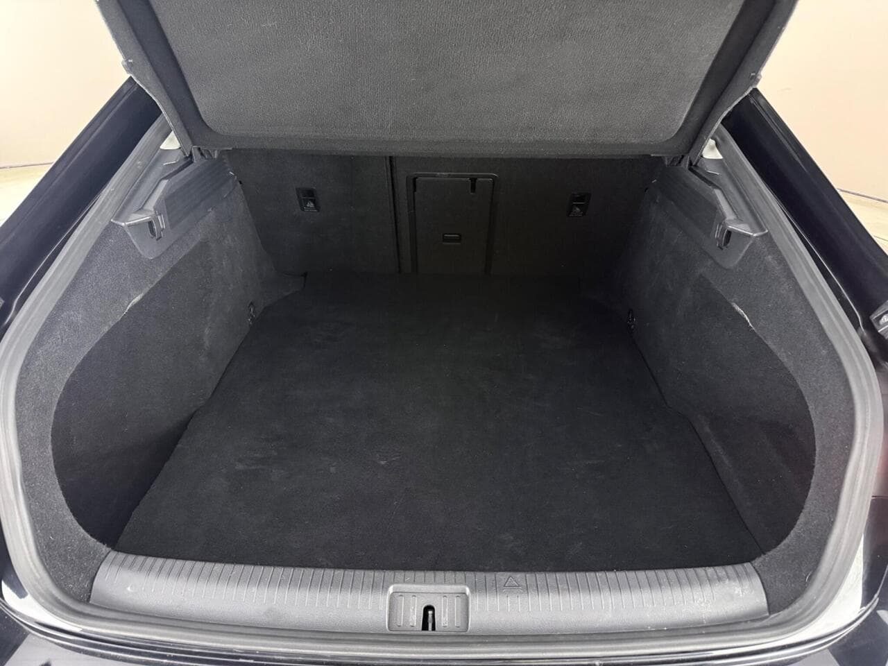 Volkswagen Arteon thumbnail Boot