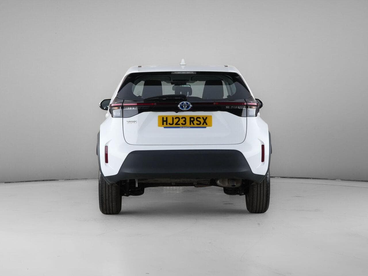 Toyota Yaris Cross thumbnail Rear