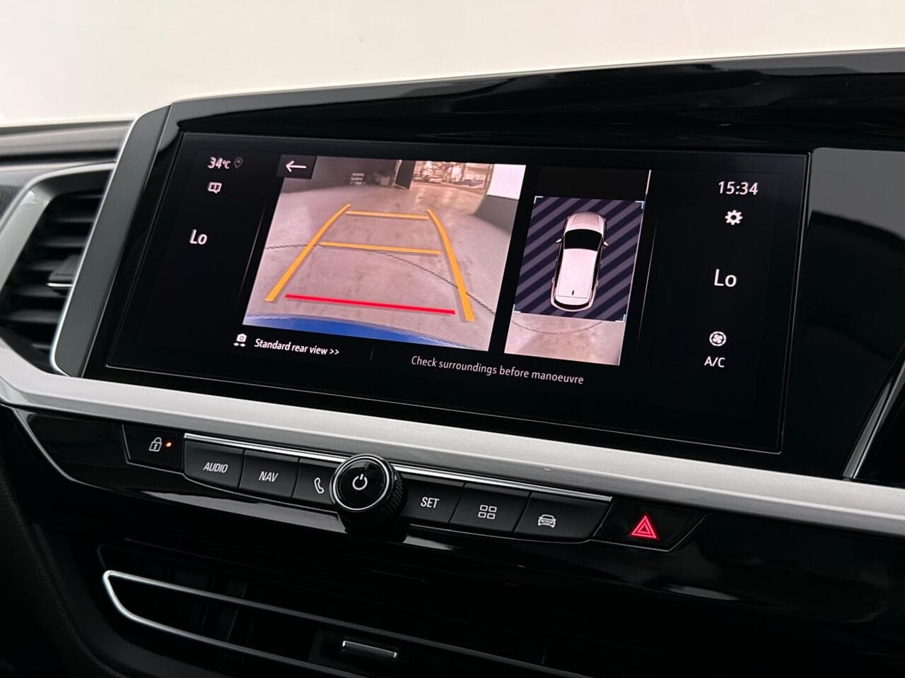 Vauxhall Grandland X thumbnail Infotainment System