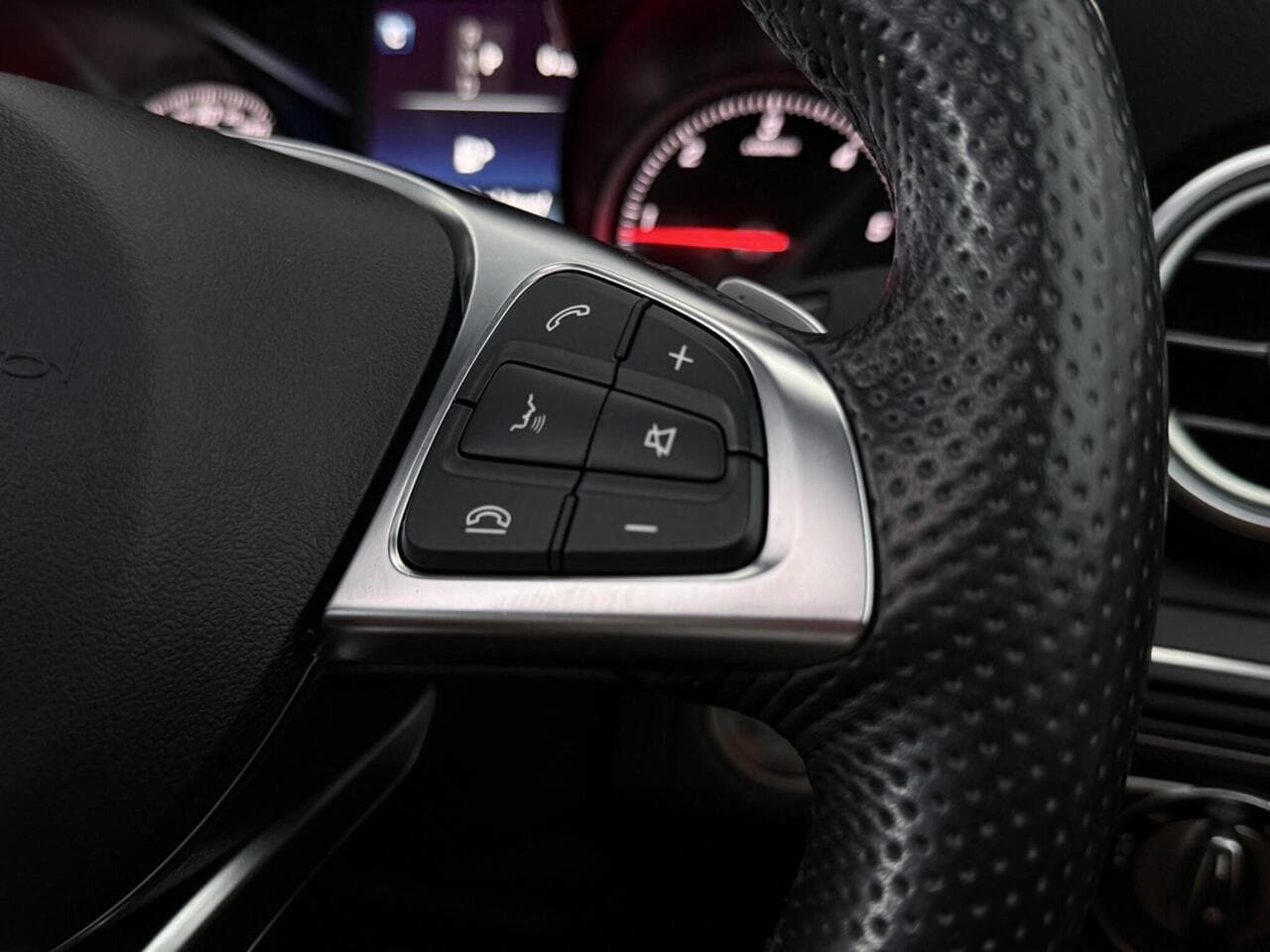 Mercedes-Benz GLC thumbnail Misc Controls