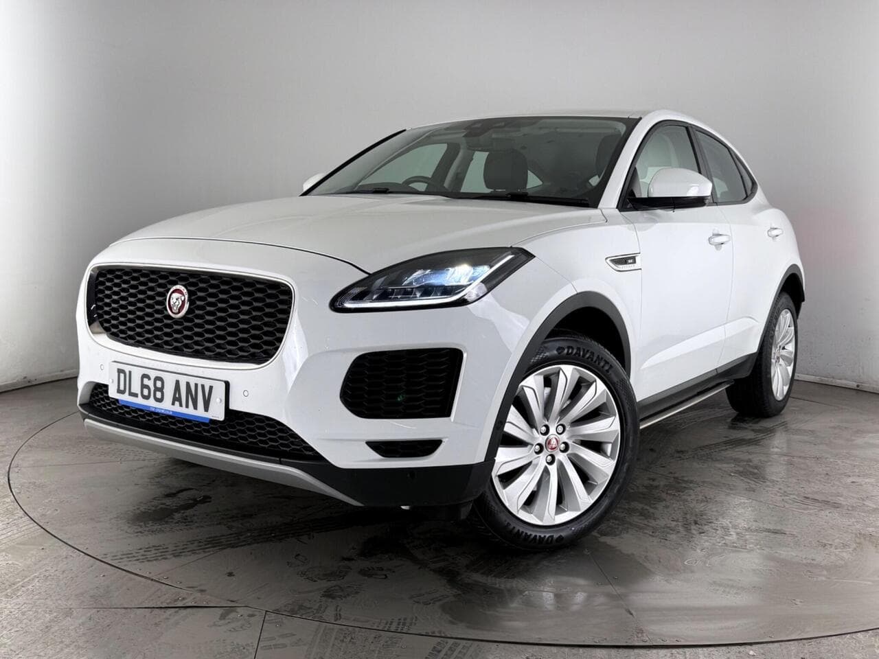 Jaguar E-PACE thumbnail Front Left
