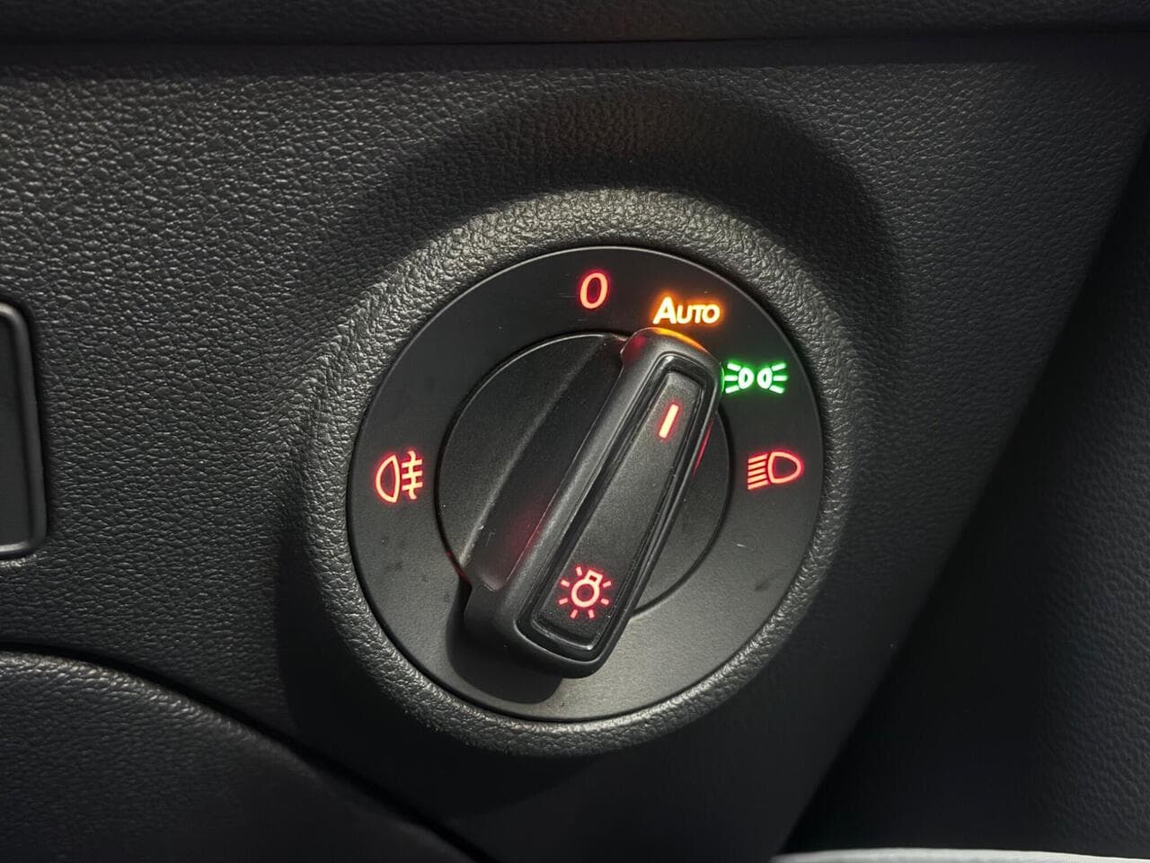 SEAT Leon thumbnail Misc Controls