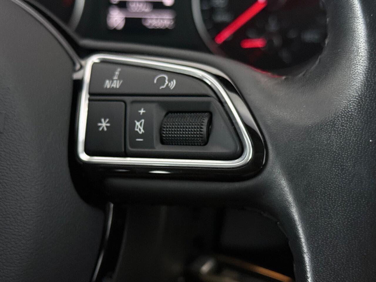 Audi Q3 thumbnail Misc Controls