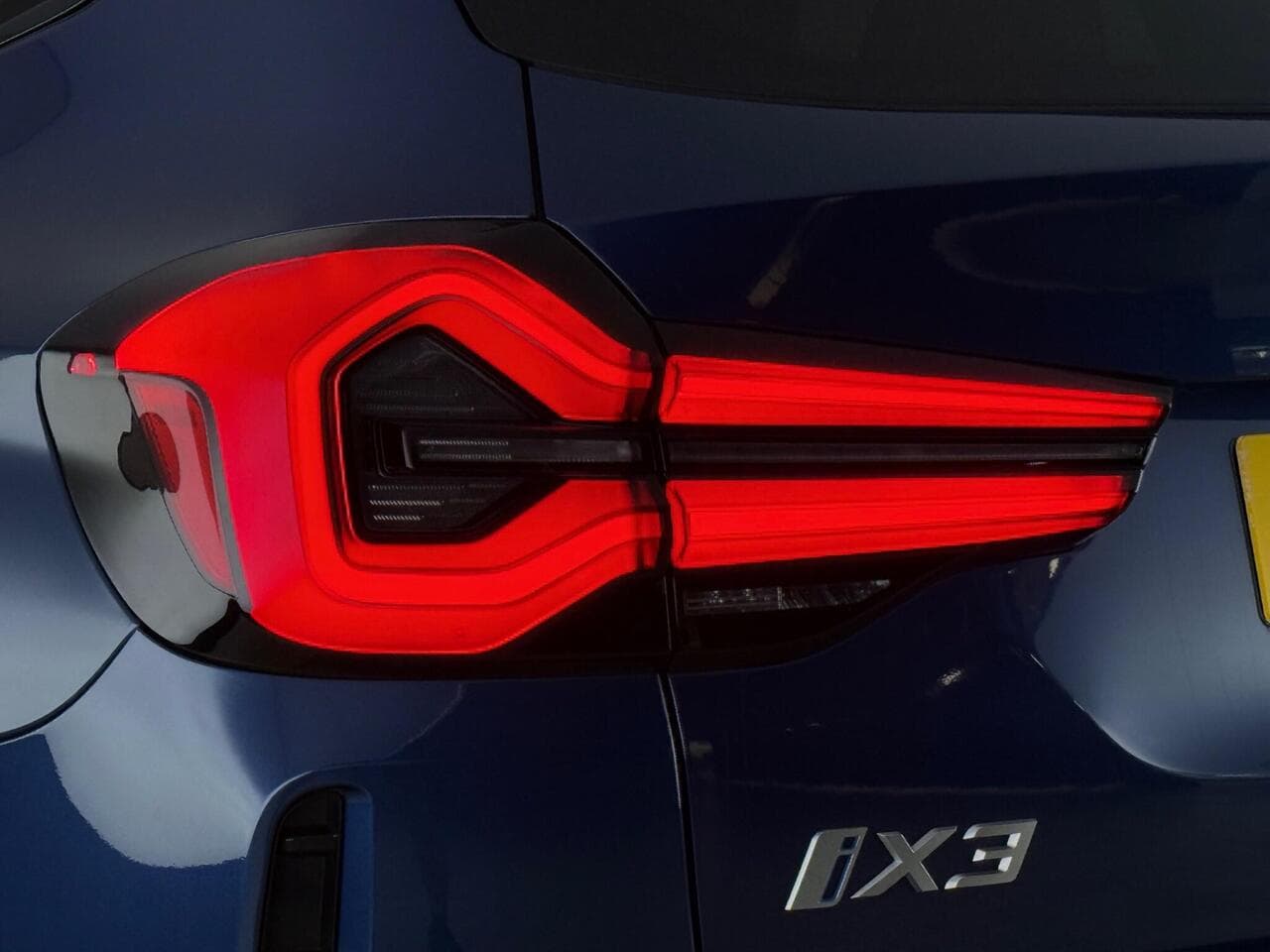 BMW iX3 thumbnail Lights Rear