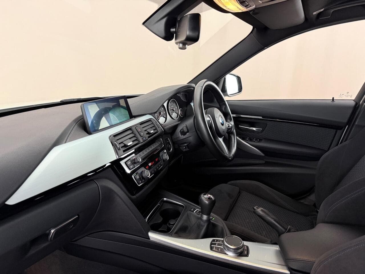 BMW 3 Series thumbnail Interior Front