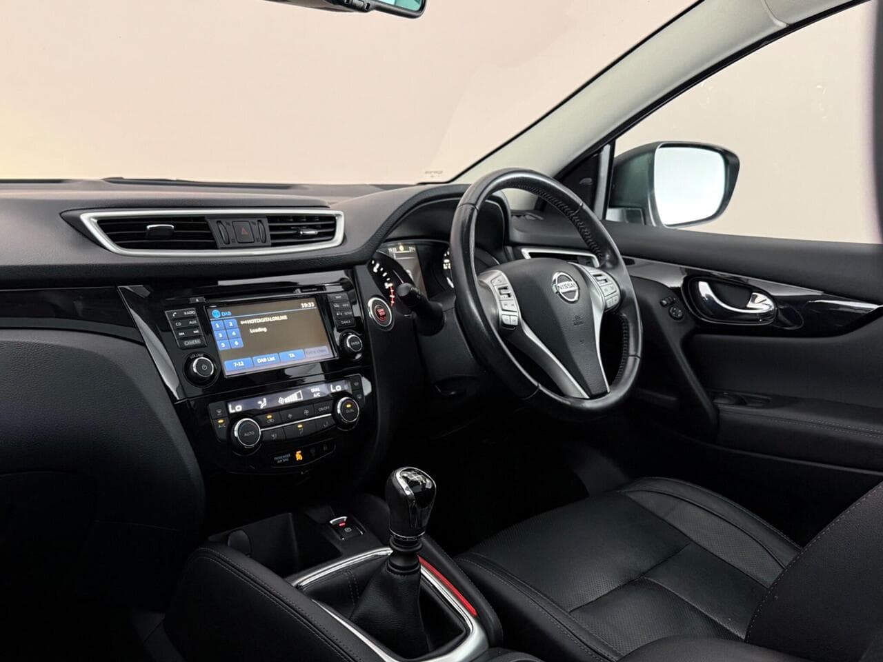 Nissan Qashqai thumbnail Interior Front