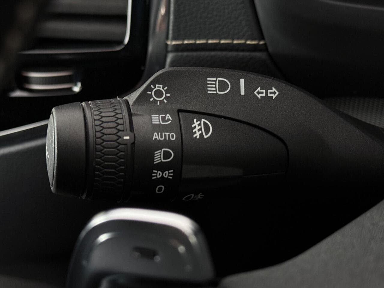Volvo XC90 thumbnail Misc Controls