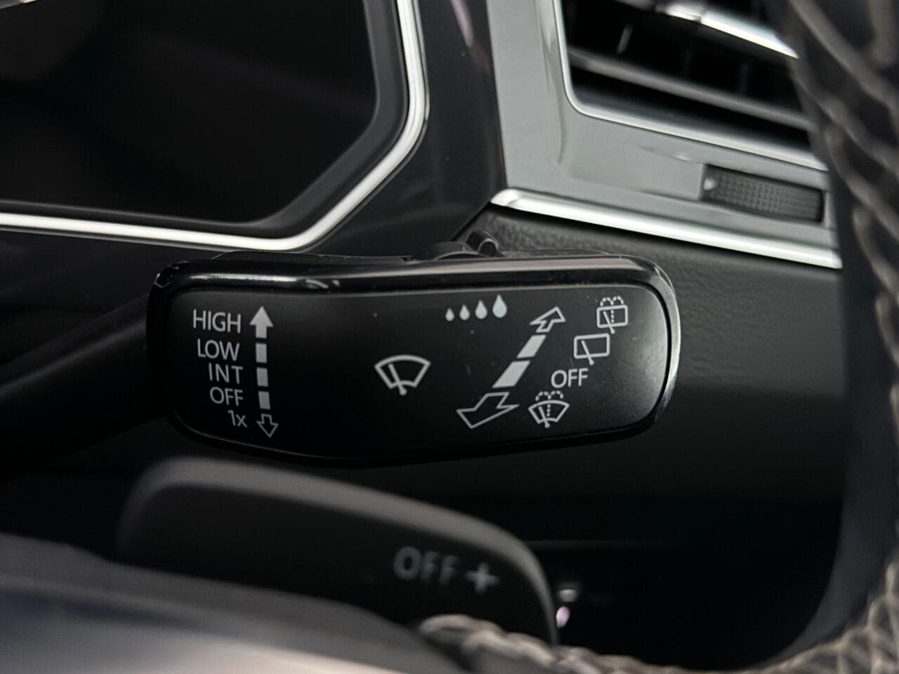 Volkswagen Tiguan thumbnail Misc Controls