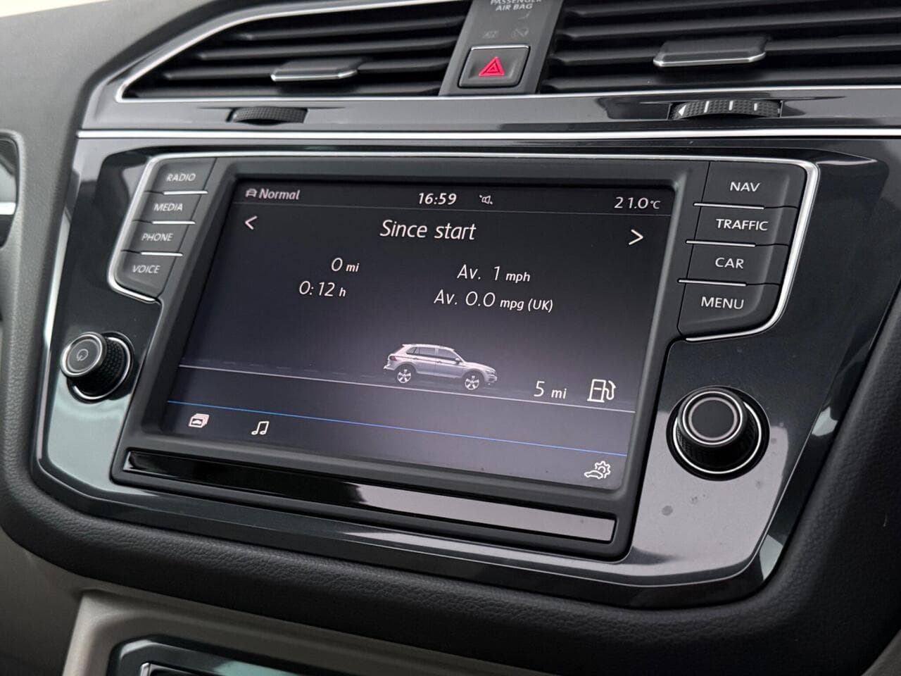 Volkswagen Tiguan thumbnail Infotainment System