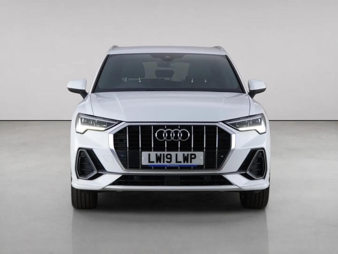 Audi Q3 thumbnail Front