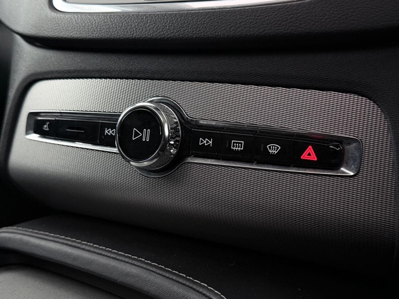 Volvo XC90 thumbnail Misc Controls