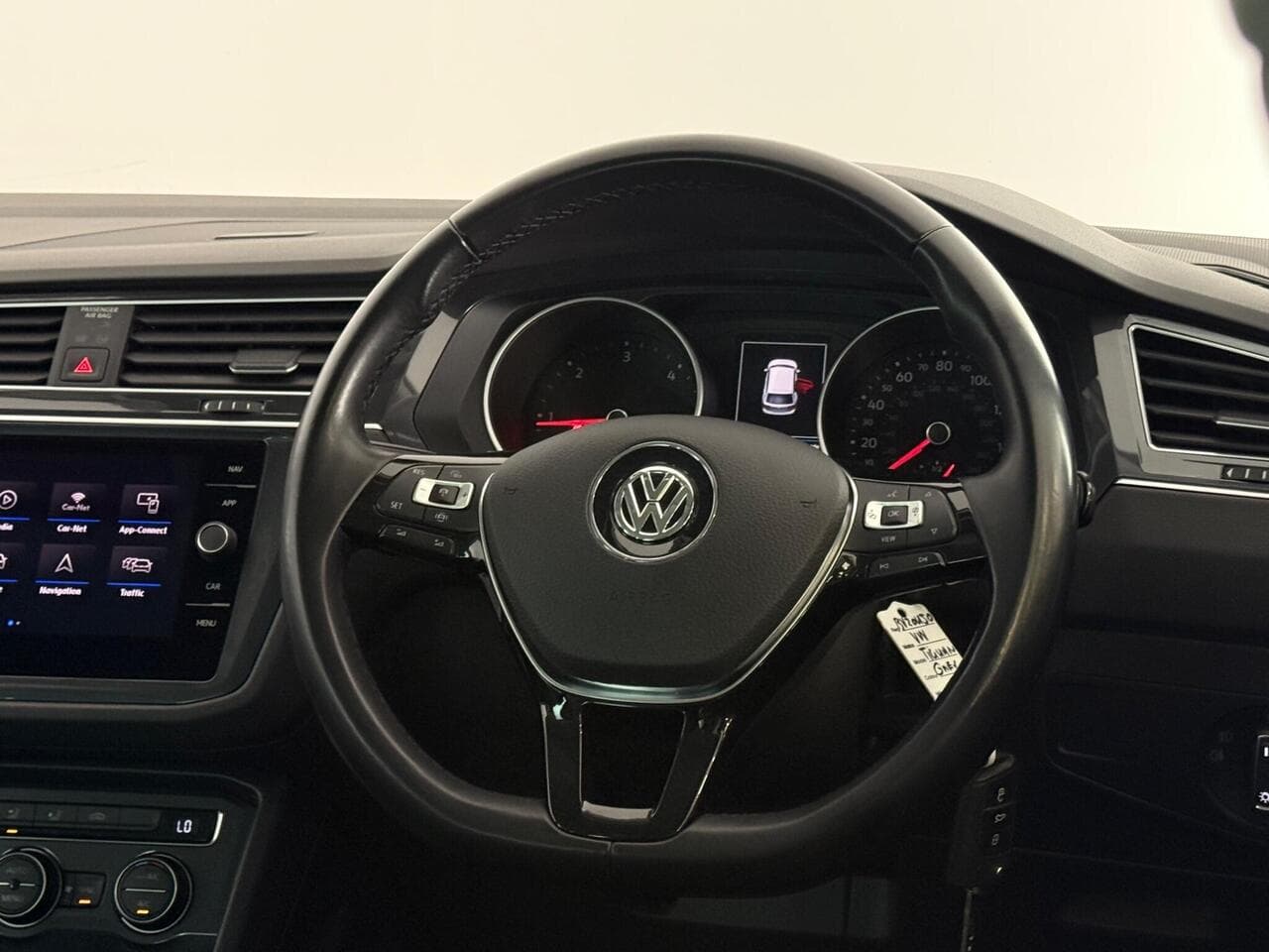 Volkswagen Tiguan thumbnail Steering Wheel