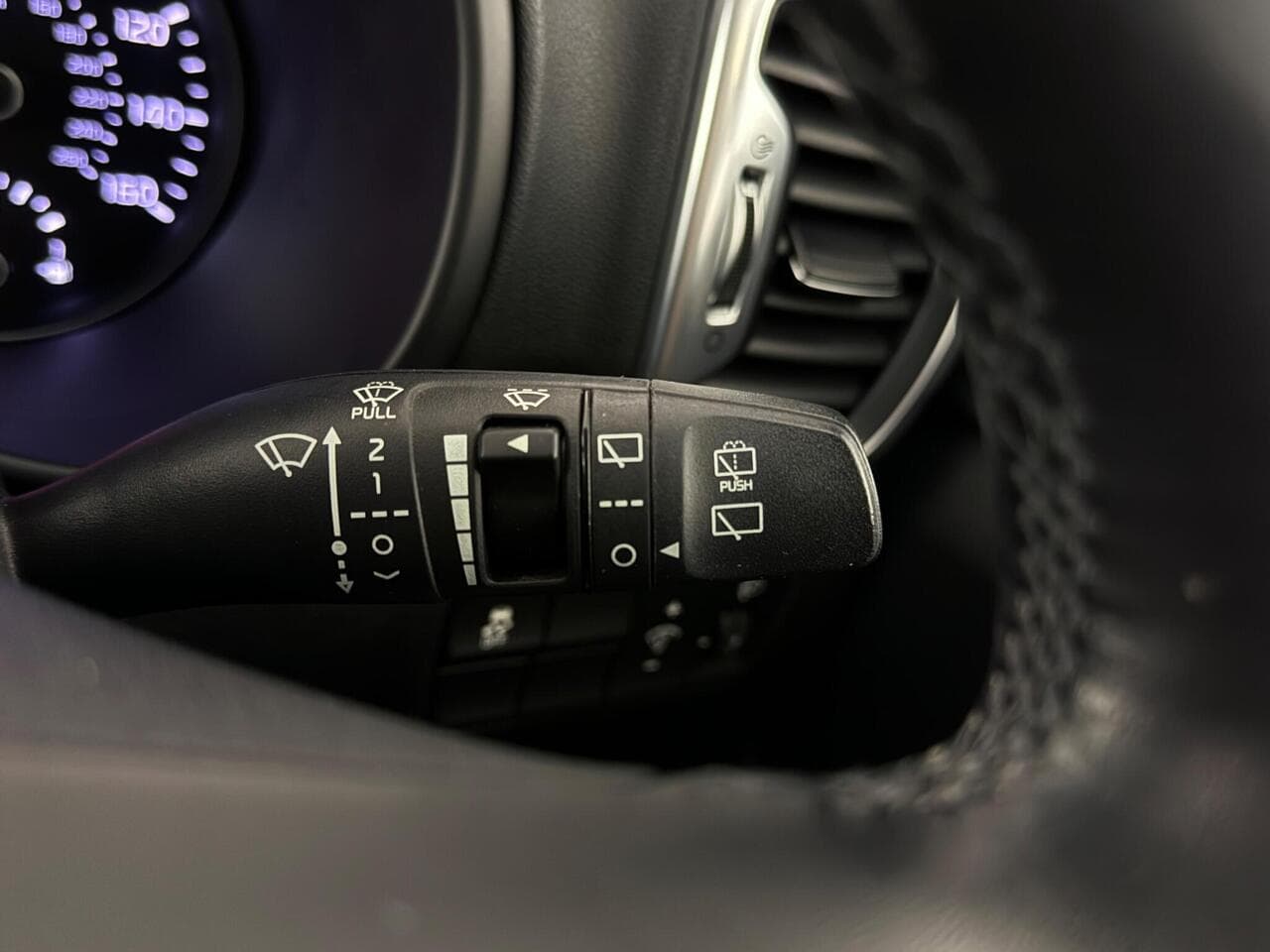 Kia Sportage thumbnail Misc Controls