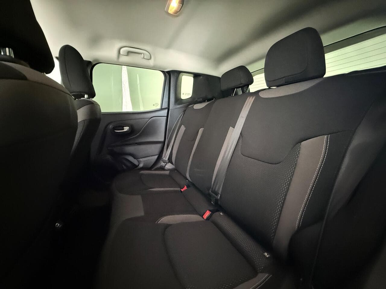 Jeep Renegade thumbnail Seats Rear