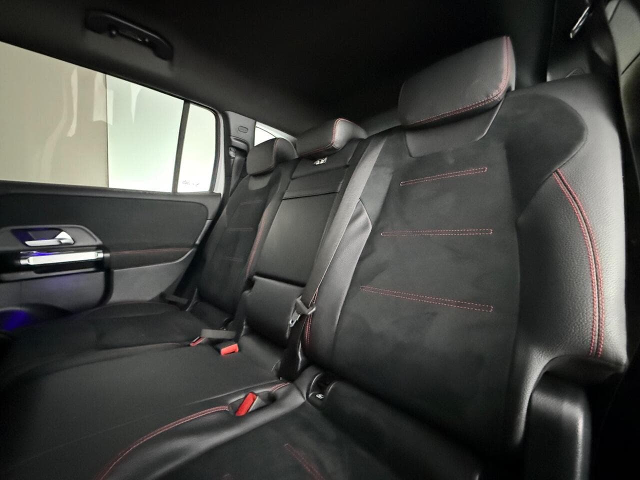 Mercedes-Benz GLB thumbnail Seats Rear