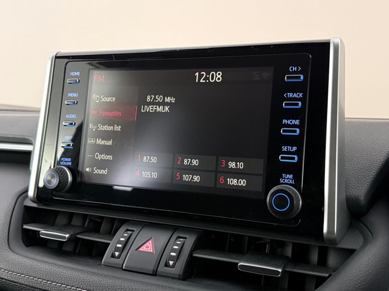 Toyota RAV4 thumbnail Infotainment System