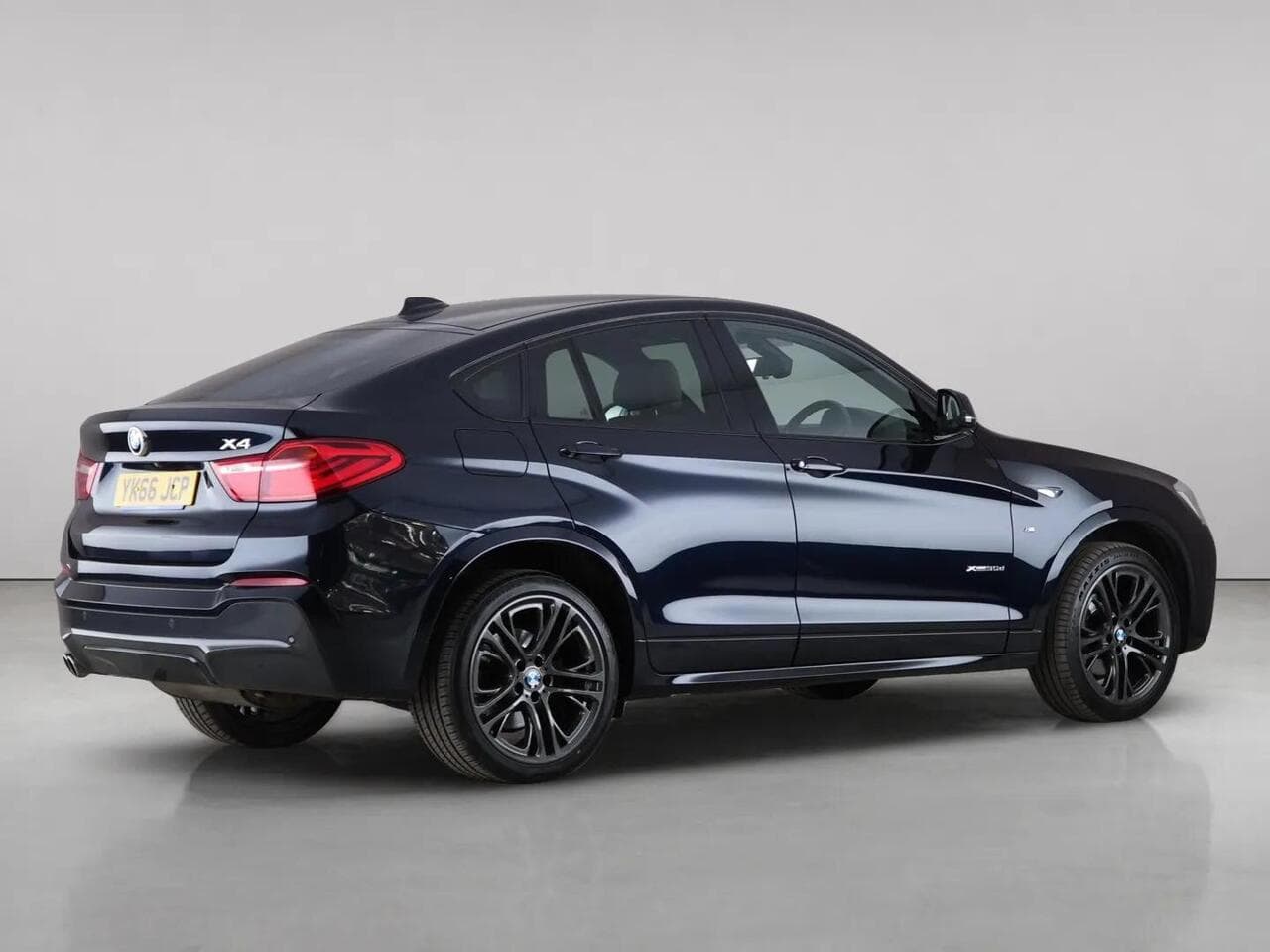 BMW X4 thumbnail Rear Right