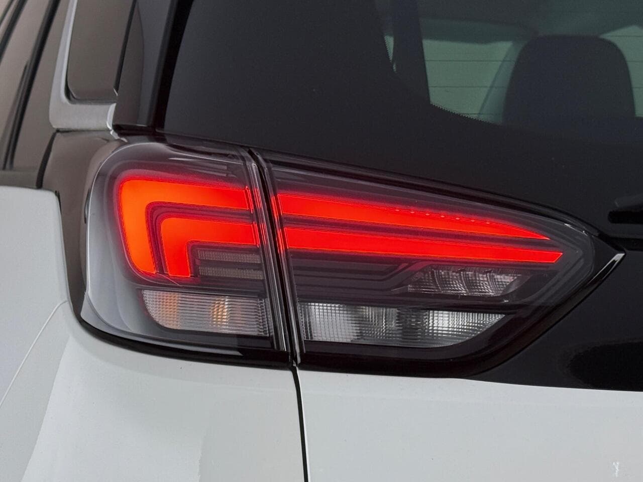 Vauxhall Crossland thumbnail Lights Rear